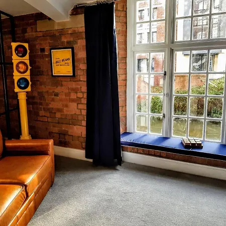 Cocoa Isabella - River Fronted With Secure Parking *