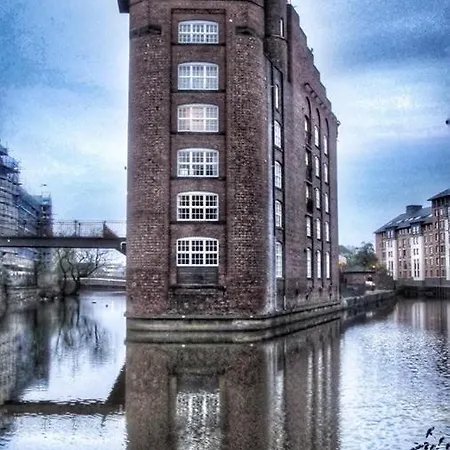 Cocoa Isabella - River Fronted With Secure Parking Apartment