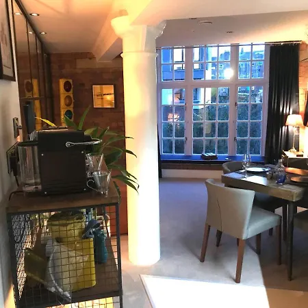 Cocoa Isabella - River Fronted With Secure Parking *