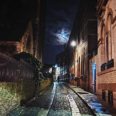 Cocoa Isabella - River Fronted With Secure Parking Apartment