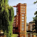 Daire Cocoa Isabella - River Fronted With Secure Parking