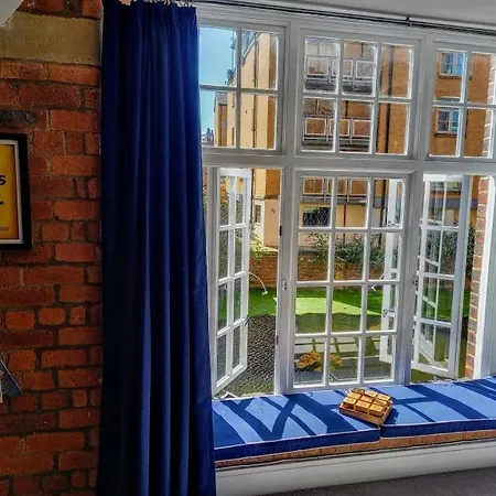 Cocoa Isabella - River Fronted With Secure Parking *