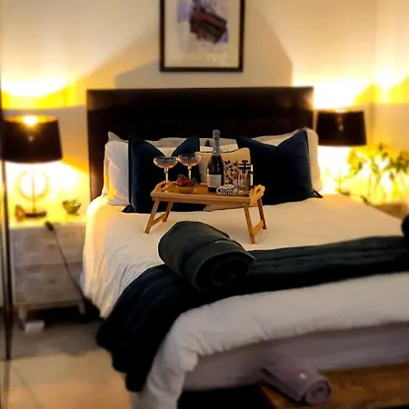 Cocoa Isabella - River Fronted With Secure Parking *