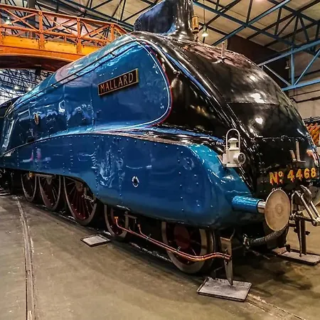 Cocoa Isabella - River Fronted With Secure Parking *