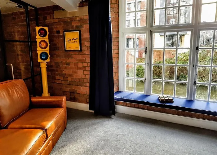 Cocoa Isabella - River Fronted With Secure Parking *