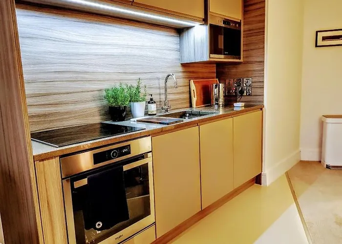 Cocoa Isabella - River Fronted With Secure Parking