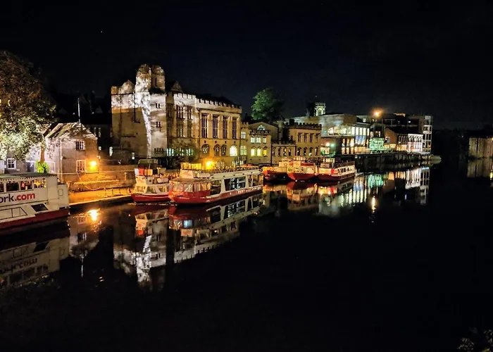 Cocoa Isabella - River Fronted With Secure Parking York