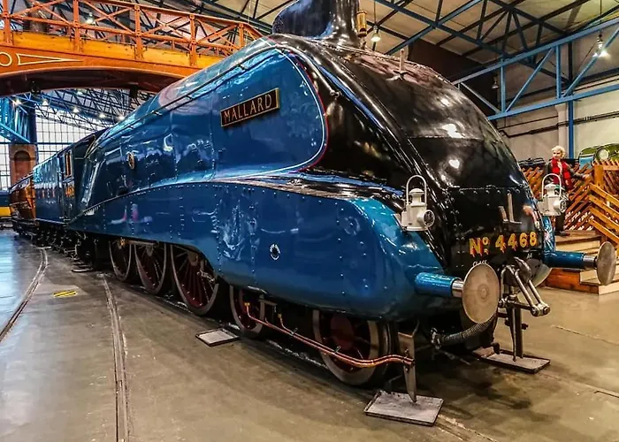 Cocoa Isabella - River Fronted With Secure Parking *