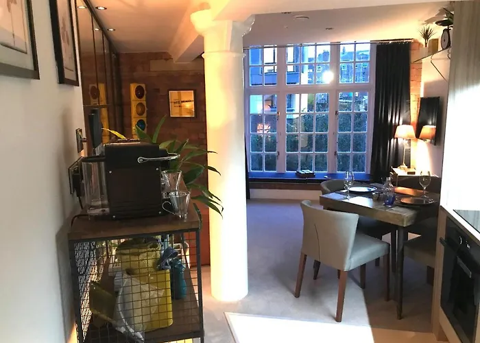 Cocoa Isabella - River Fronted With Secure Parking *