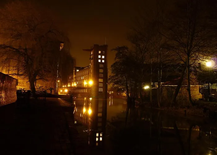 Cocoa Isabella - River Fronted With Secure Parking