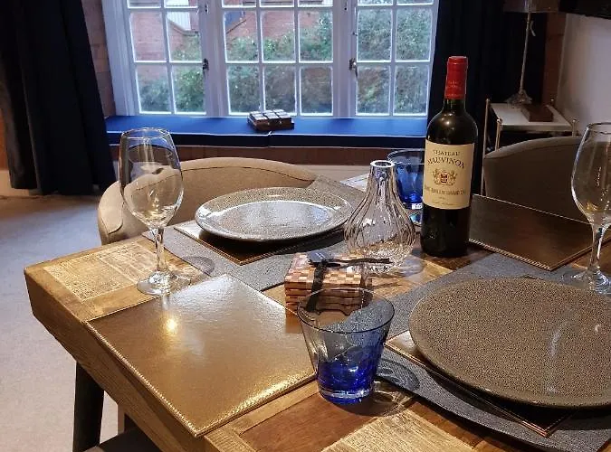 Cocoa Isabella - River Fronted With Secure Parking Lägenhet *