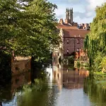 Cocoa Isabella - River Fronted With Secure Parking * York