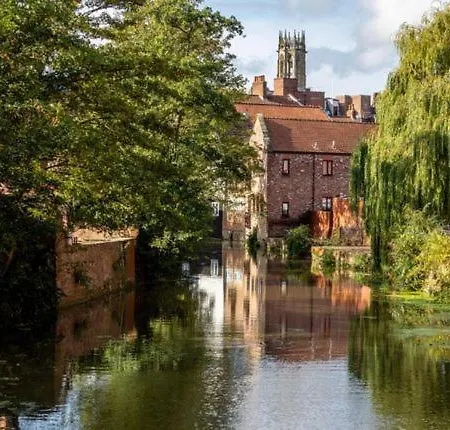 Cocoa Isabella - River Fronted With Secure Parking * York